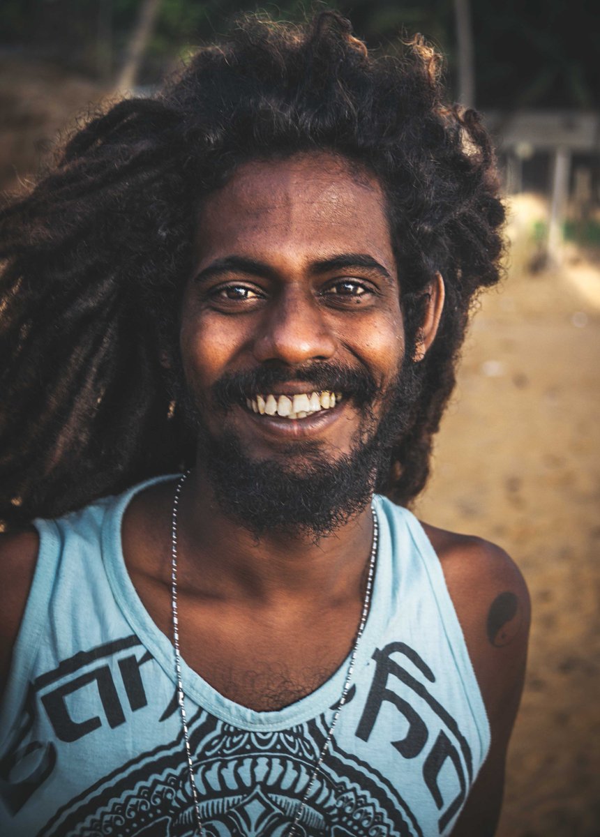 S_MorningLight's tweet photo. #BEACHBOY
A regular on #MountBeach, making his living off the foreign tourists, selling the exotic. Shot #onassignment for #Serendib, the @flysrilankan mag. โColomboโs Long Sand Streetโ ran in Aug 2016. More@ https://t.co/Z4DxtVwyKv
#portraitphotography #streetphotography https://t.co/QlmqwrBgQW
