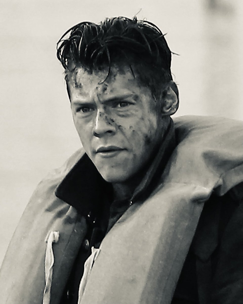 MattBellassai's tweet image. this is my great grandfather harold during his service in france in 1940. he bravely fought the nazis and would later become the first man in history to wear a skinny feather boa. love you pop pop ❤️