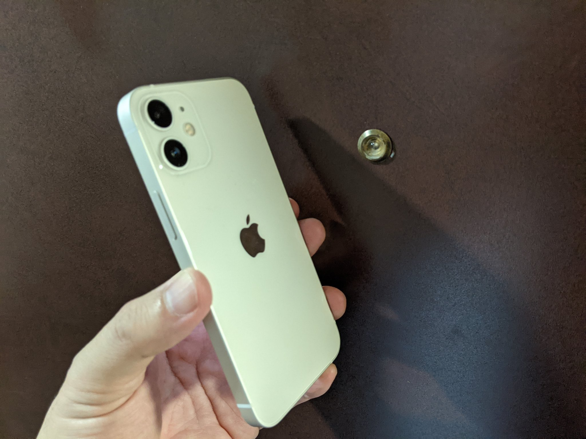 山口真弘 ところでスマホのカメラを使えば マンションやホテルの扉についてるドアスコープがめっちゃ見やすくなる上に撮影も録画も自由自在にできるという話はしましたっけ T Co Fqvk5xxli6 Twitter