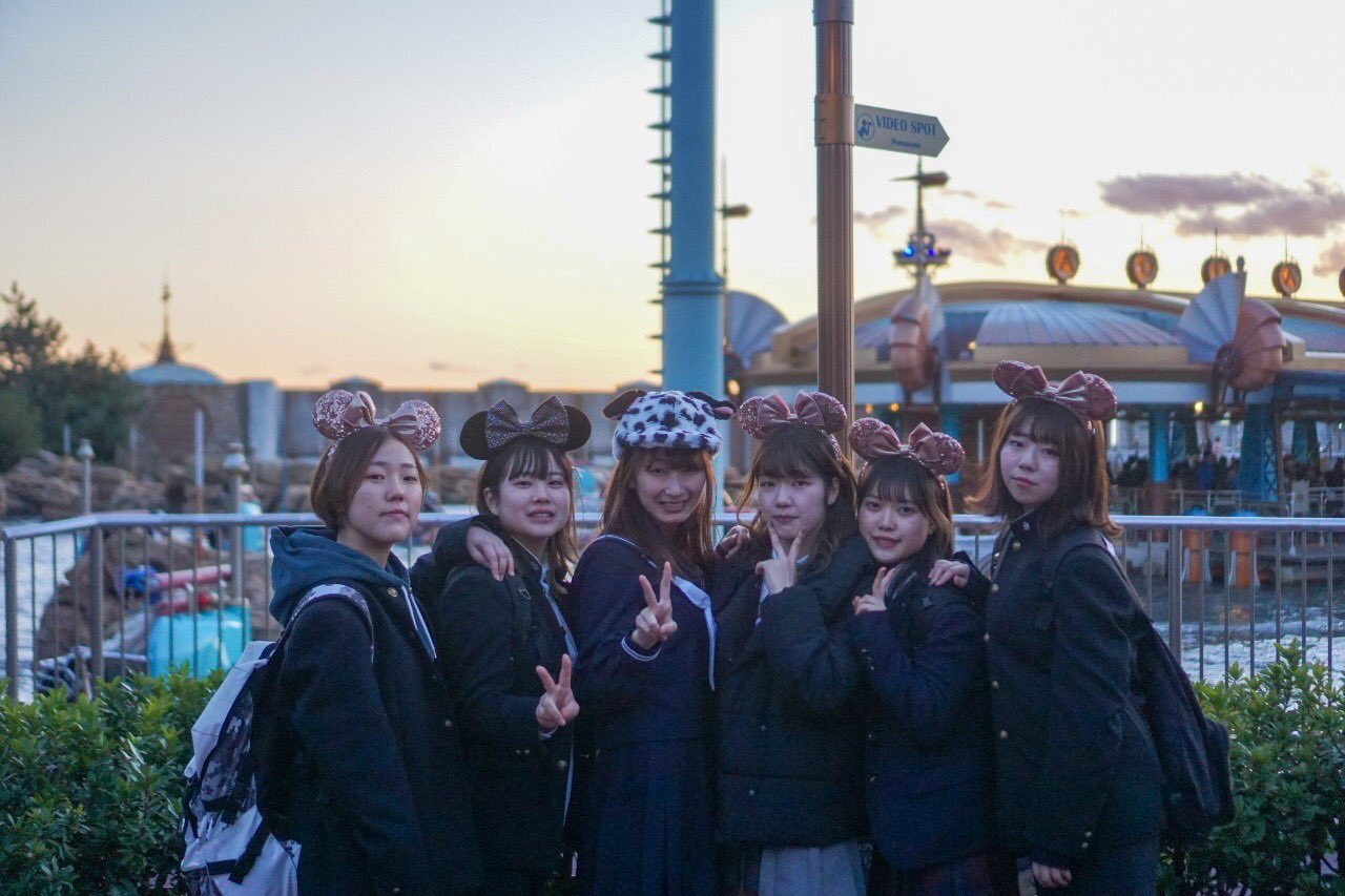 ট ইট র 早慶戦支援会 イベント紹介 制服ディズニー はじめての制服ディズニー企画でした ただ 支援会員は普段から学ラン に馴染みがあるせいか 女子も含め8割が学ランを着ている制服ディズニーになりました でもそこが好きだっ 春から早稲田