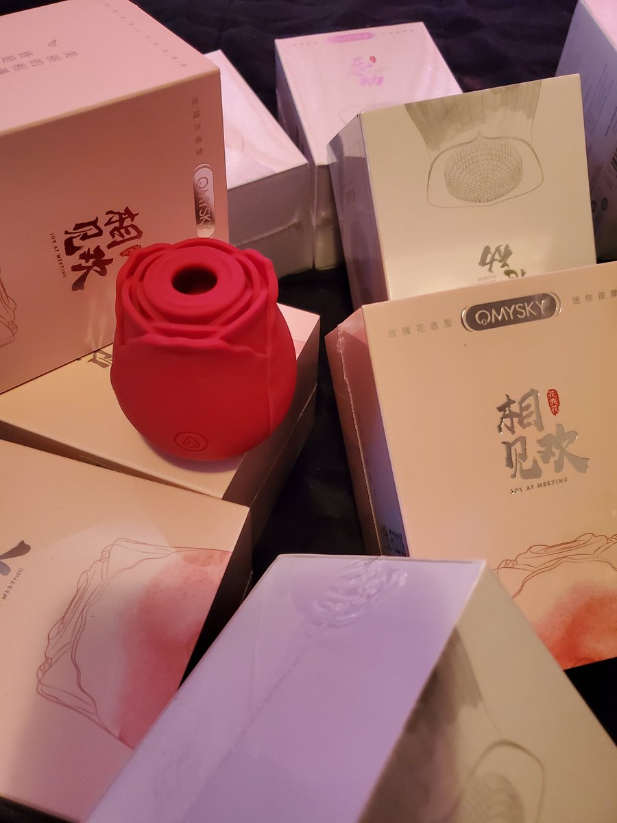MirAfterDark's tweet photo. As promised ladies $40 Rose Vibrator‼️‼️

 Treat yourself or a friend with this exclusive water proof toy. 

Includes:

1) Vibrator

1) USB Charger/Stand 

Available for a limited time only &amp; shipping daily! 

#pleasurebasket #novelty #sextoys

#rosetoy #sextoy #rosevibrator https://t.co/oUg9mdA8C7