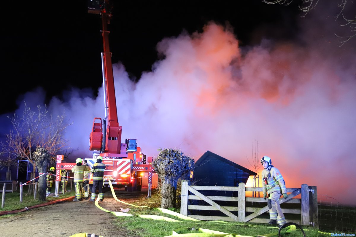 Zeer grote brand in monumentale boerderij in Ommeren -..