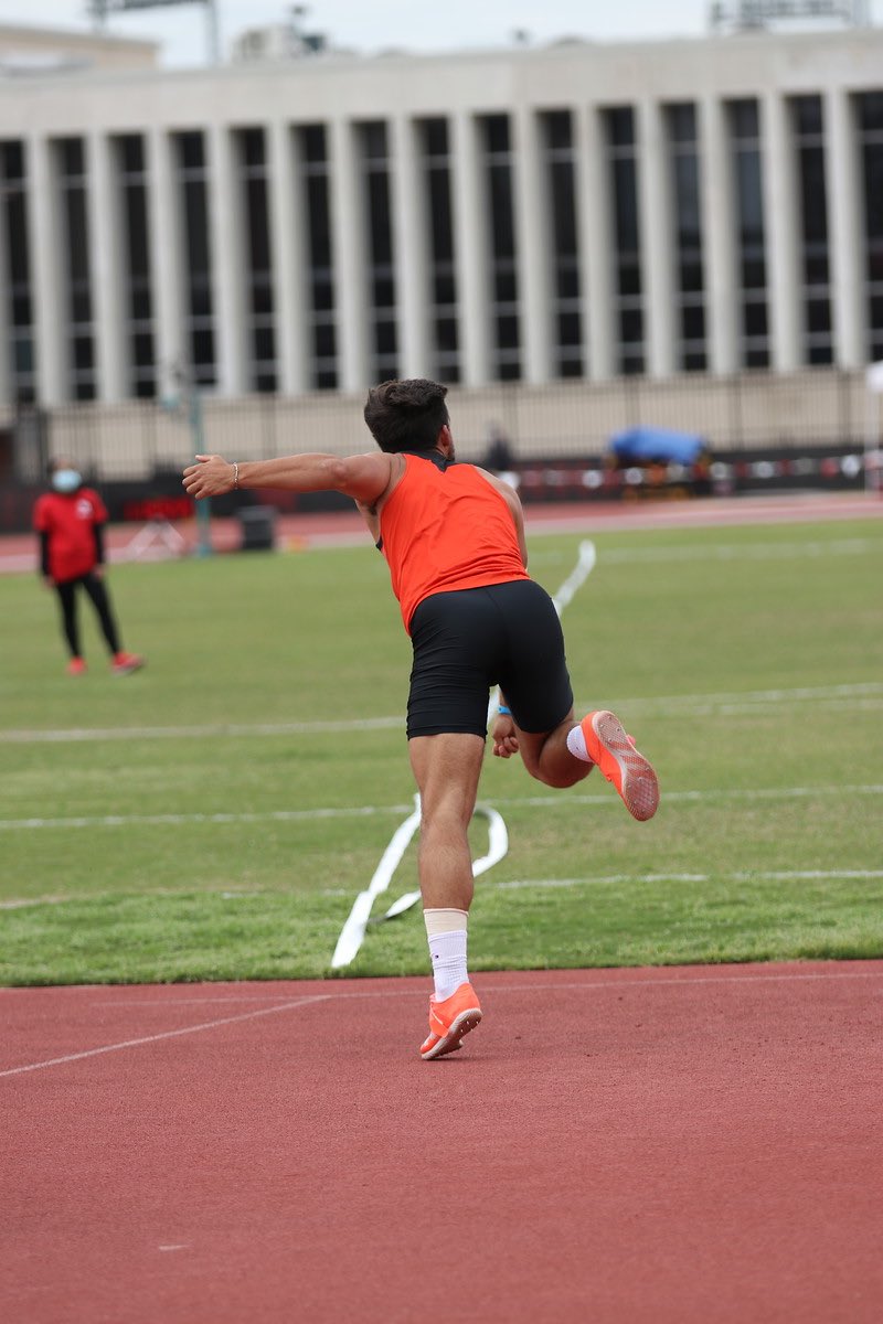 If the food ain’t on the stove I hunt for it 🦁 Not afraid to take the road less traveled 🤷🏻‍♂️