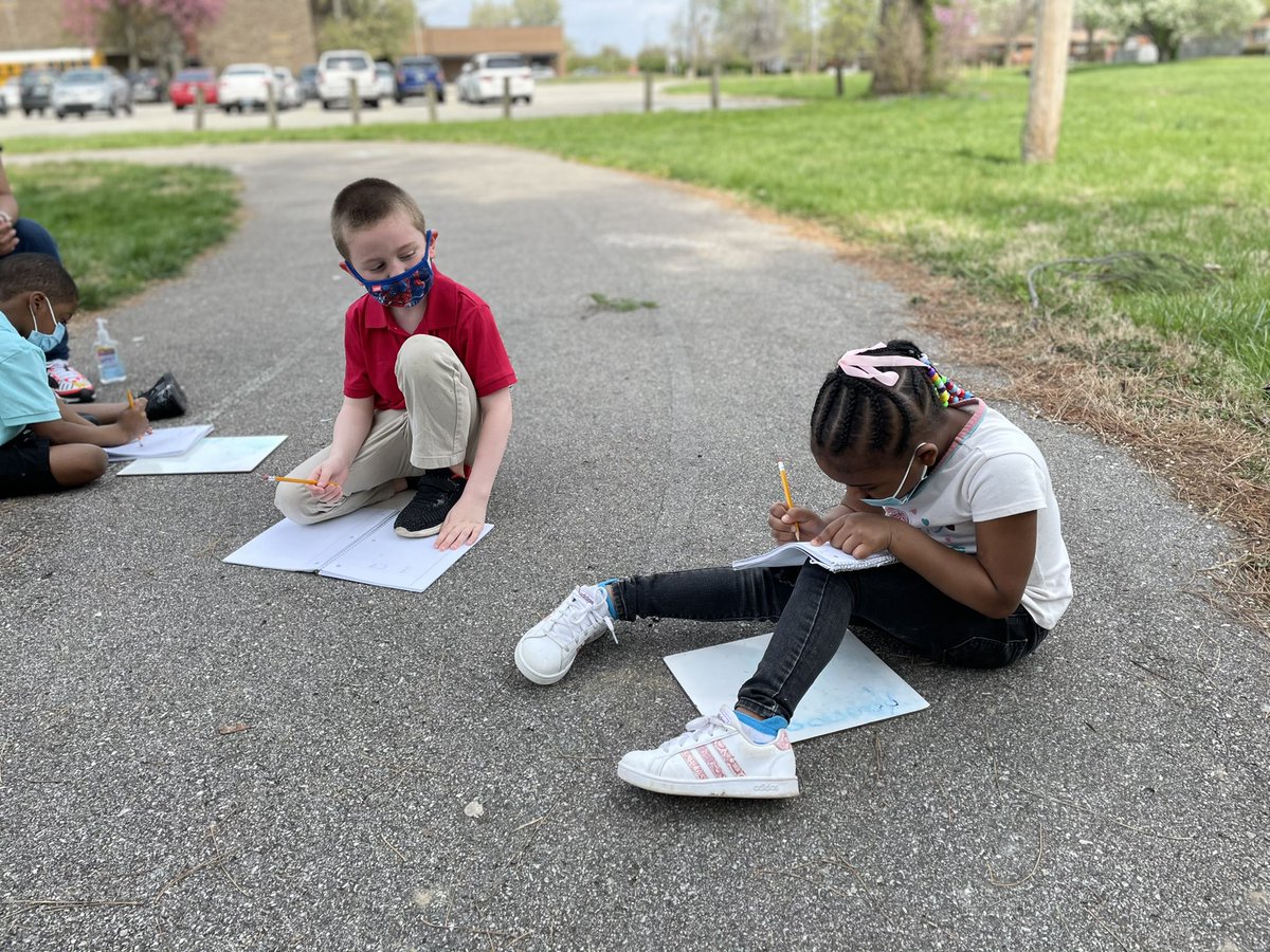 Writing class outside today! #kindergartenrocks <a href="/WellingtonElem/">Wellington Elementary</a>