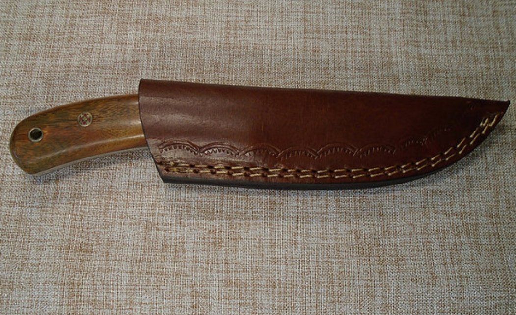 "Burls Hunting Knife" With Sheath $50.95 (Personalization Options)

burlsusa.com/product-page/h…