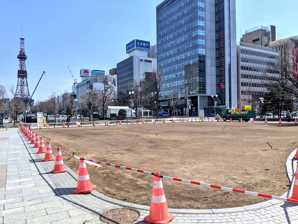 マラソン発着点の札幌 大通公園 芝生除去工事に批判相次ぐ Togetter