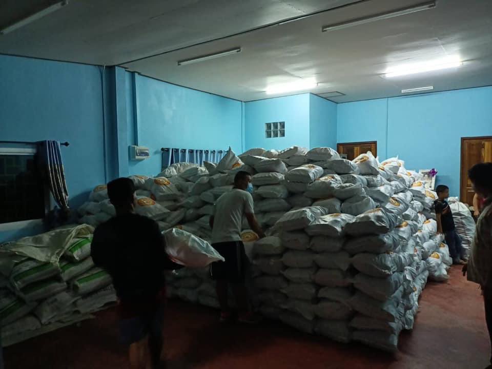 Another Hand to Hand humanitarian assistance by #LPN (Labour Network Protection) to Karen people who affected by airstrike. 

Donations of 1000 sac of rice with required basics items. So much respect to my friends and team {1/2}

#WhatsHappeningInMyanmar 
#april7coup <a href="/poppymcp/">Poppy McPherson</a>
