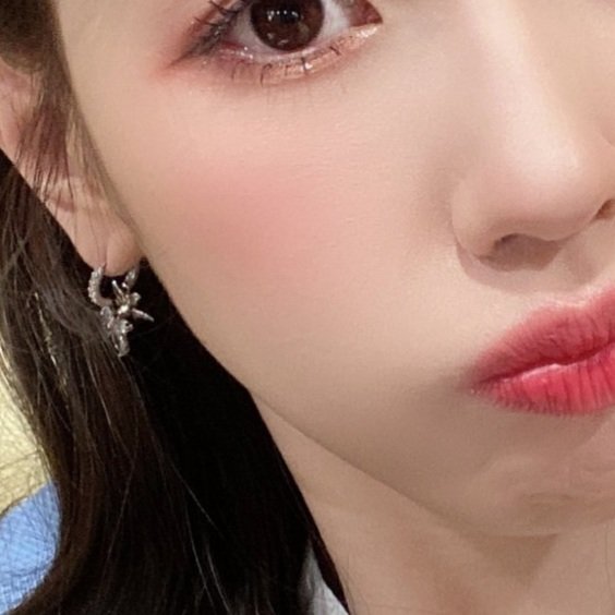 your cheeks are so soft, they look like bread ♡__♡ 🍞