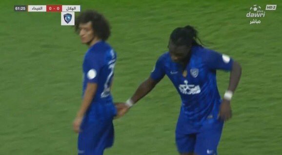 kh6673's tweet photo. يفصلون القوانين على كيفهم !!
يجوز للاعبينهم مالايجوز لغيرهم !! https://t.co/xFU4uOSiMu