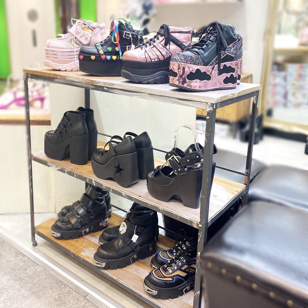 ジェフリーキャンベル ラフォーレ原宿 Today S Laforet こんにちは Jeffrey Campbell ラフォーレ原宿店 本日も元気に営業スタートです プラットフォームシューズはスタイルアップ効果バツグンです Just Aboutのスニーカー類は高低差が少なく ジェフリーキャンベル ラフォーレ原宿 Today S Laforet こんにちは Jeffrey Campbell ラフォーレ原宿店 本日も元気に営業スタートです プラットフォームシューズはスタイルアップ効果バツグンです Just Aboutのスニーカー類は高低差が少なく