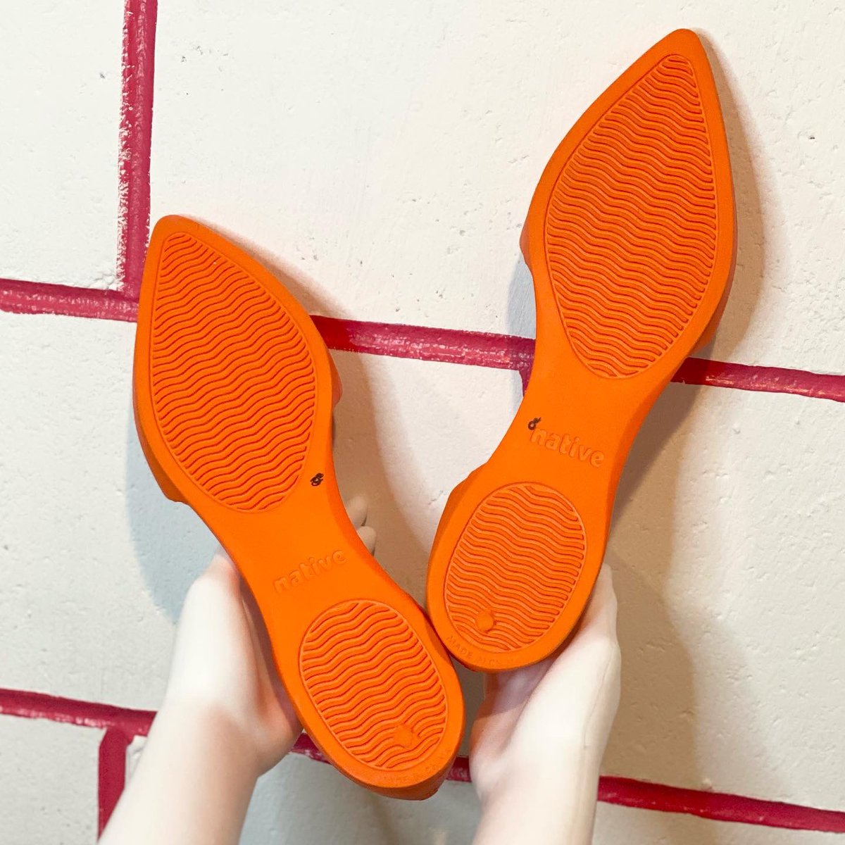 IScalpels's tweet photo. Orange Native Shoes Audrey Flats. D’orsey style with pointed toe. Very light and easy to clean, material similar to Crocs. FREE shipping in the US⚡️

Brand: Native
Color: Orange 
Size: 8

Payment via PayPal or Venmo 
DM if interested 💌

#Iplaywithscalpels #secondhand #preloved https://t.co/HApLJNuYHx