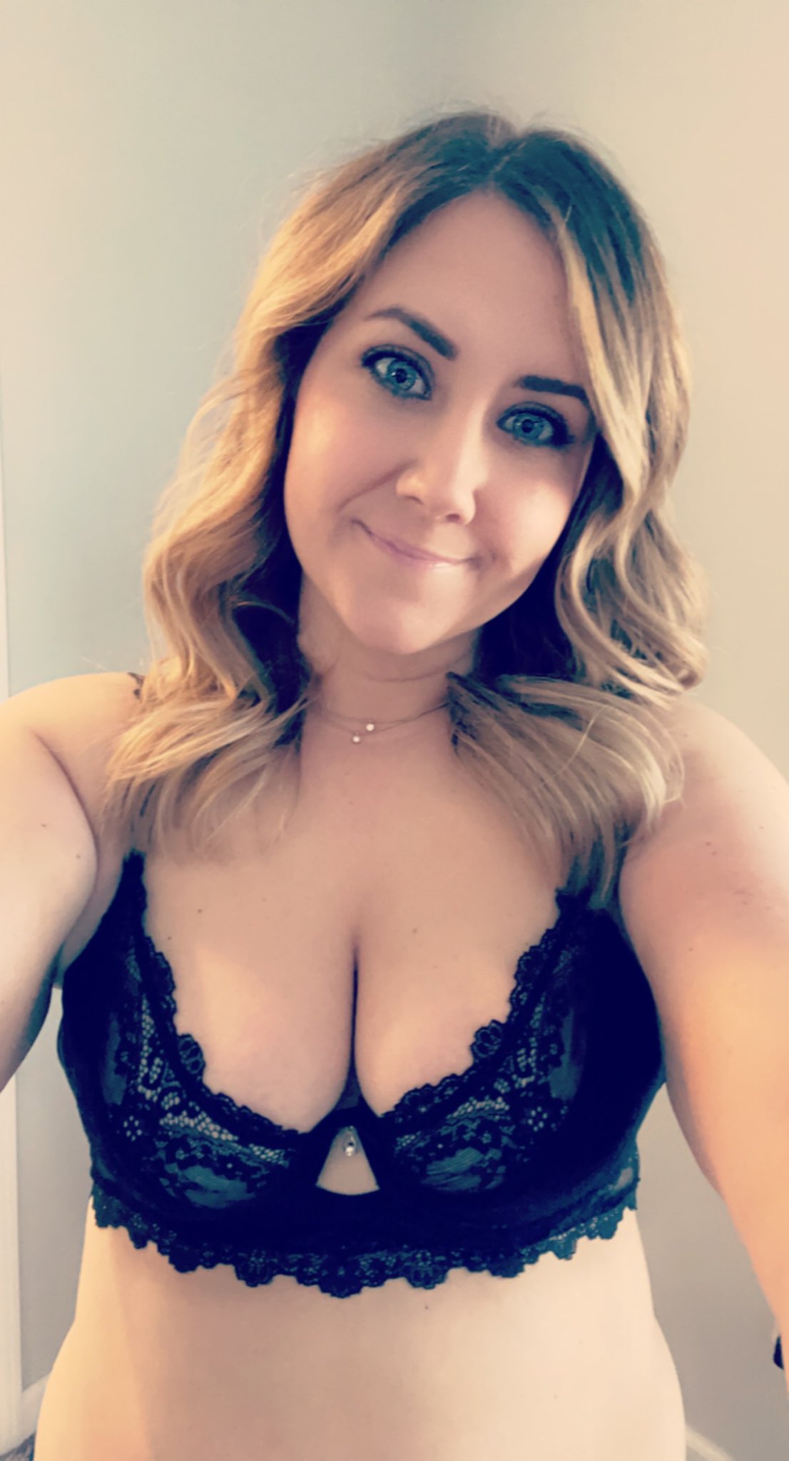 Sexxy Jaimie (aka Jaimie Smiles) 💋 on X: @OnlyFansDiary @OnlyFansGainSub  New to OnlyFans!😍 These clothes come off!😛 t.coPqsQBMWuFe  t.coUwTN1TlTlx  X