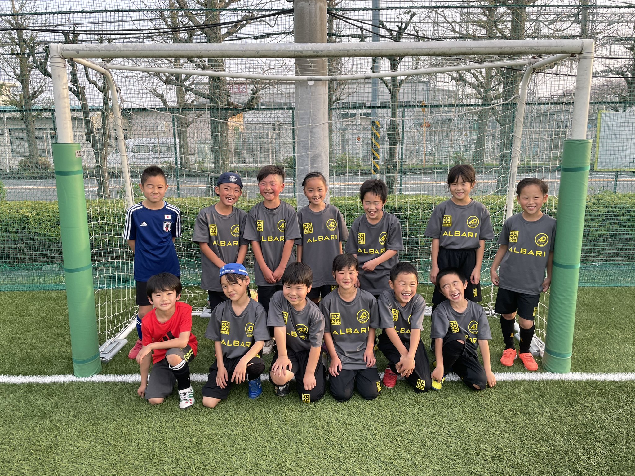 Albari アルバーリサッカースクール 本日より新年度のスクールがスタート 毎週水曜日 5週目もトレーニング有 ジェクサー相模原フットサルコート B面 無料体験随時実施中 ひとりひとりを丁寧に指導していきます アルバーリ サッカースクール