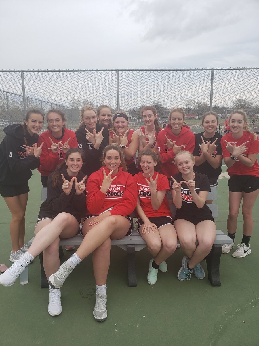 DebWeber02's tweet photo. Great start to the season ladies!  9-0 tonight against Indee! #dubs #uniontennis https://t.co/Ag3Al3xEFH