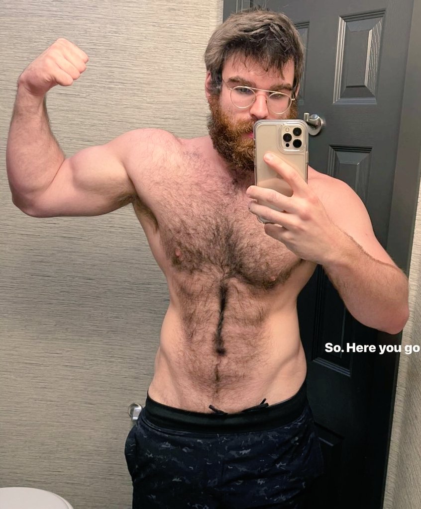 Marino on X: [ #HunkDuJour - Avril 07 2021 ] { KurtOstlund } sur  #Instagram The fact is that I am having EXTREME urges to stuff my face on  that hairy chest,