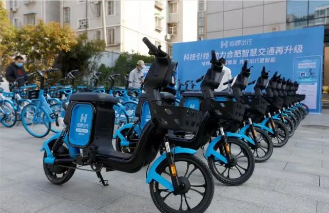 Dinastiachip's tweet photo. #Hellobike es la empresa de bicicletas y motos compartidas de #Alibaba. Ha presentado tres modelos de motos eléctricas de producción propia.

Tiene una autonomía de 70 kms, se puede cargar en 1 hora y se puede cargar y descargar más de 2000 veces. 

La estándar, 4500元 (578€) https://t.co/HilBK3XGAK