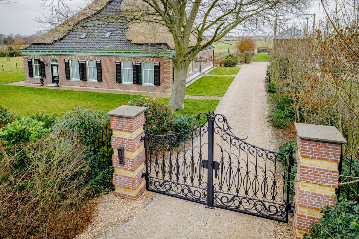 Asfaltwinkel.nl is live! Een eigen webwinkel voor de verkoop van asfaltoplossingen speciaal voor de private markt. Specifieke eigenschappen, diverse kleuren asfalt en totaaloplossingen zoals ondergrondse infra, bebording, belijning en reparaties: wij hebben het voor je!