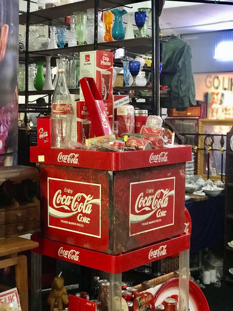 Evo_Mall's tweet photo. Some of the coolest collections from last weekend event 😍
#evomall #evomallbangi #LUBOKVINTAGEMARKET
#CocaCola #clock #antiques https://t.co/QqRY5jSchd
