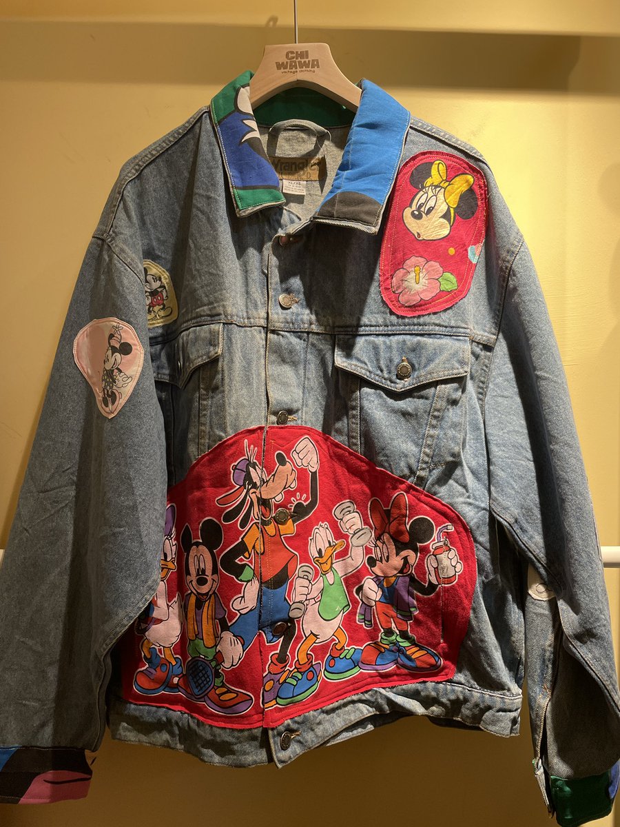 CHIWAWAVINTAGE's tweet image. 米奇復古拼布牛仔外套

衣長：72
肩寬：55
胸圍：66
袖長：65.5