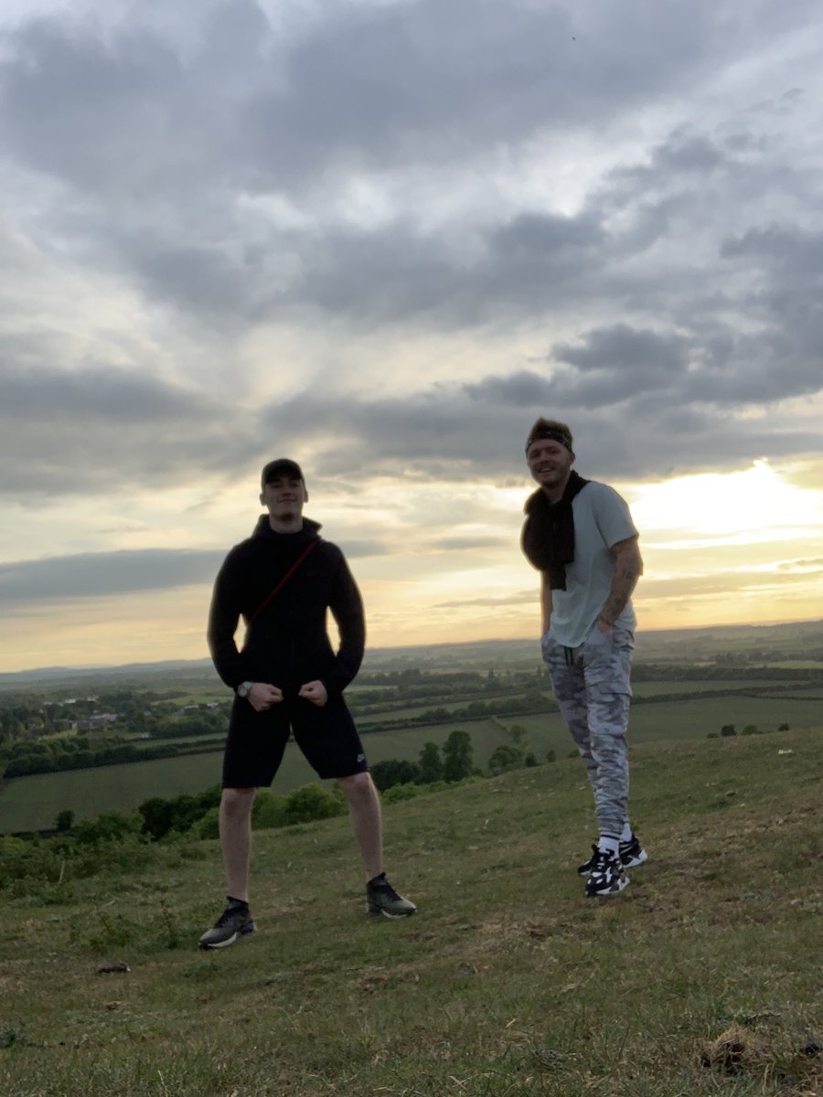 cbreezey23's tweet photo. Yes big lad 💪🏼, Happy Birthday to one of the realist boys, can’t wait to be seeing some more of these views with you soon👊🏼@sxm_SB https://t.co/xgDw77P73l