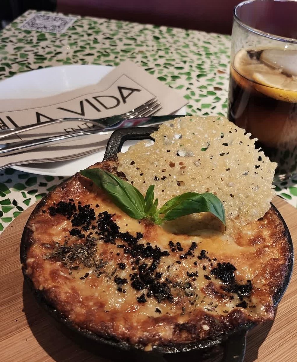 Nuestra lasaña de ají de gallina 👌🏼😋❤️

<a href="/LaVidaEnTapas/">La Vida</a> #Sevillahoy #TDSGastro #TdsActualidad #GastronomiaSevilla #food #foodporn #Seville #tapas #slowfood #Gastro #Lasaña #AjiDeGallina #ElSardineroTapas #SameSameButDifferent