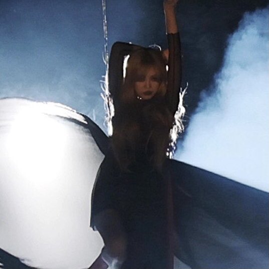 EGIRLS0JIN's tweet photo. the power that she holds https://t.co/HqJae7mQEE