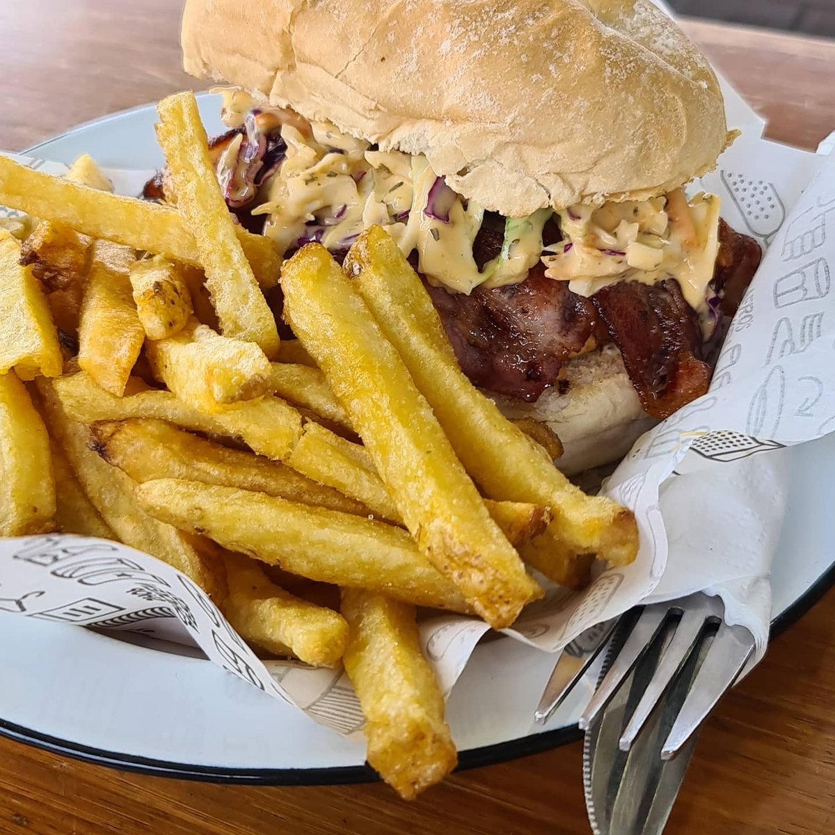 Dressed up to impress for a lunch you won't forget! Sadla! Grab your Crispy Burger In-store for only R65 and if you're up for the taste adventure add some bacon, cheese and avo! You won't regret it. 😉💛📷 <a href="/kelos13/">shitos 13</a>