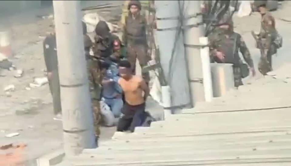 Pencilo4's tweet photo. civilians were handcuffed and blindfolded by the military junta

IMPLEMENT R2P 
#Apr7Coup
#WhatsHappeningInMyanmar https://t.co/jkStsy3wro