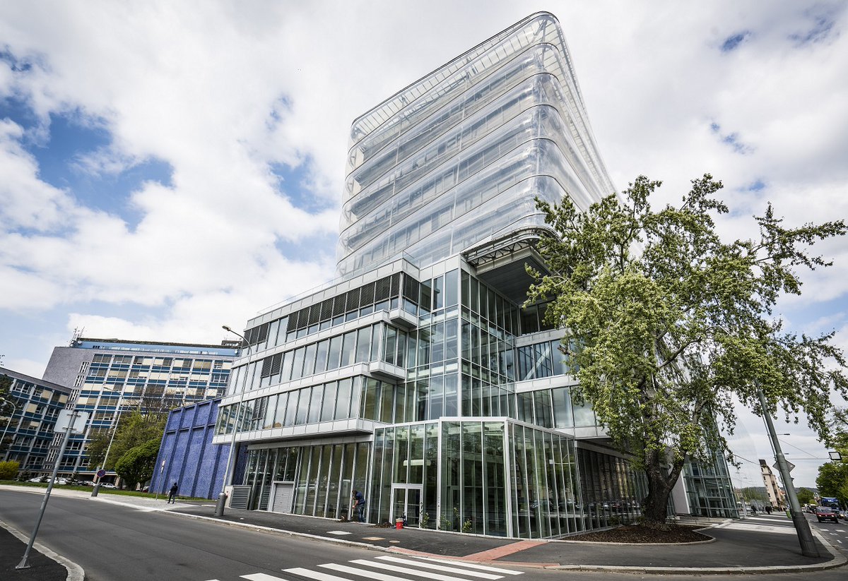 TPress_CZ's tweet photo. Společnost T-Mobile Czech Republic staví pro Český institut informatiky, robotiky a kybernetiky (CIIRC ČVUT) nejmodernější 5G kampusovou síť pro průmyslové využití v České republice. Novou technologii, 5G stand alone, dodá společnost Ericsson. Více na https://t.co/VaH8kfgwdh https://t.co/uNqPHHOw5N