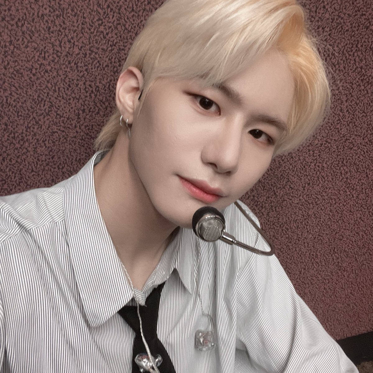 NewWorld_VICTON's tweet photo. [#승식 ]셀카를 두고가자☺️ https://t.co/jNXn7m2eG6