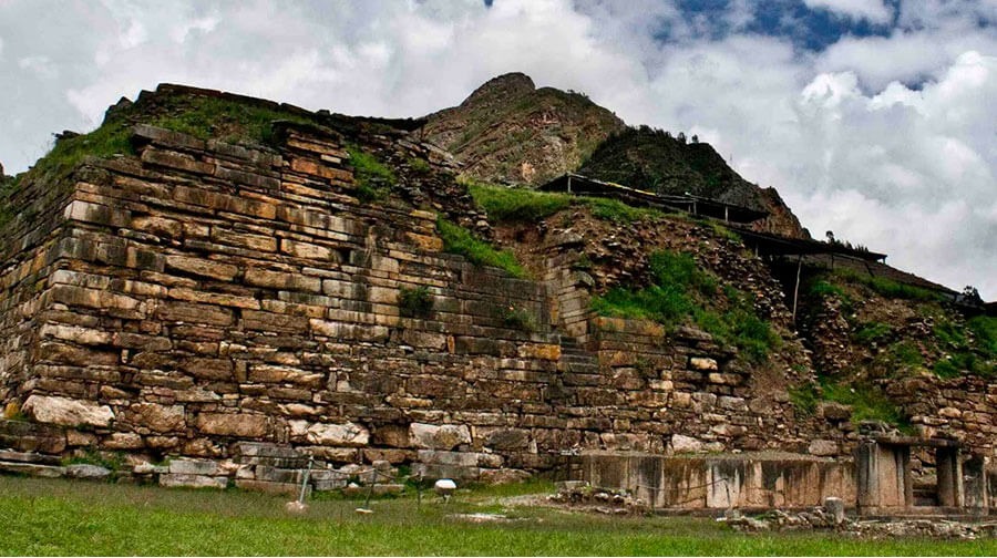 We're off to another ancient Peruvian site today, Chavín de Huantar. The site was occupied by the Chavín, a pre-Inca culture, up until about 400-500 BC. There is carbon dated archaeological evidence that the site has been a ceremonial center dating as far back as 3000 BC. It.....