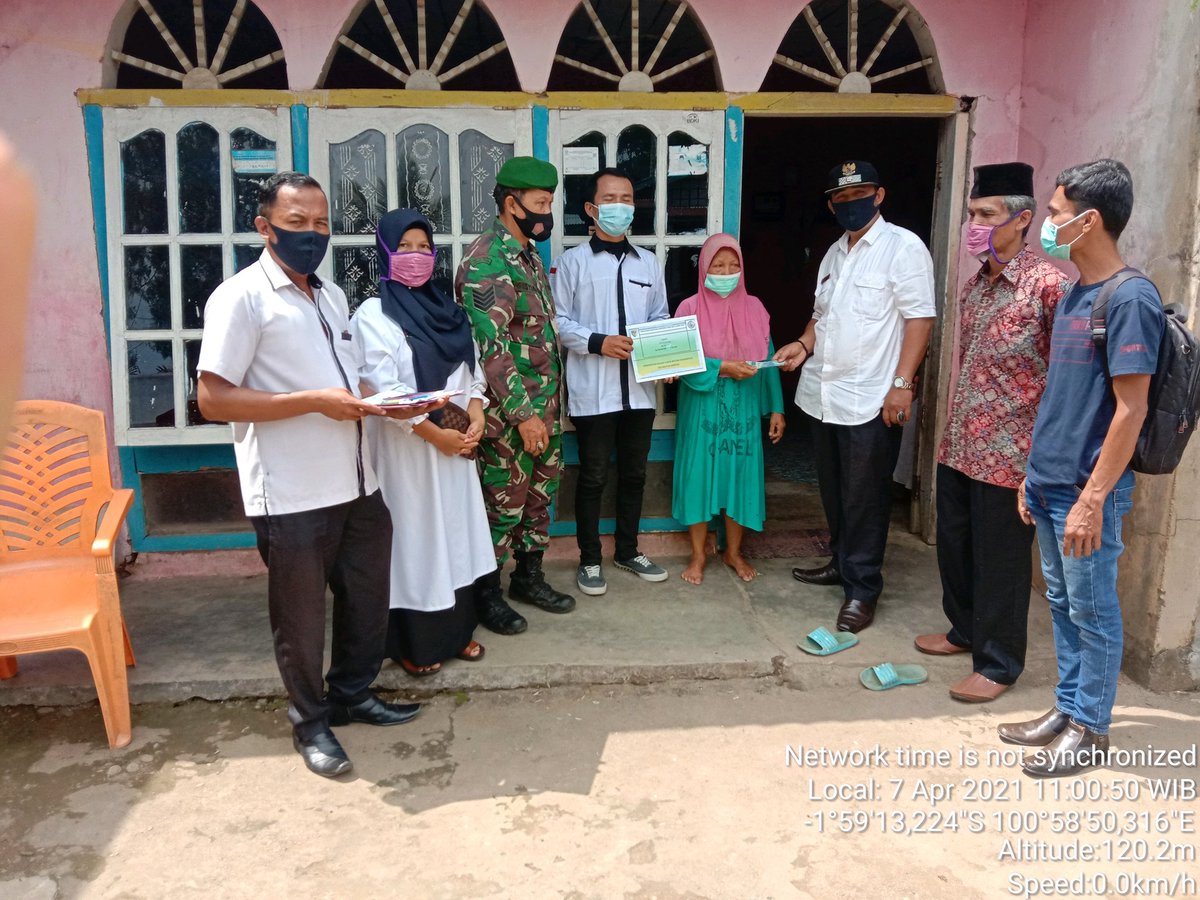 putra89bayu's tweet photo. Penyaluran BLD DD. Tahap pertama bulan januari thn 2021,Nagari Puluik-Puluik Kecamatan IV Nagari Bayang Utara,Kab. Pesisir Selatan. Prov. SUMBAR. 
#jikowi
#halimiskandarnu
#taufikmadjid
#imamsyukri
#puspenpmd 
#Tppkrmendes
#kemendesa
#mulaidaridesa https://t.co/IrtNPjL0Vi https://t.co/BlWe8tbLVt