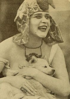 DamesandDogs's tweet photo. #ThedaBara on the set of #Cleopatra c. 1917 https://t.co/fNsORWknYV
