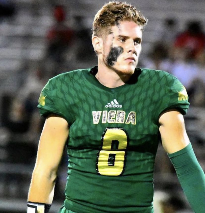 VieraHawks's tweet photo. Join us 6:30pm tonight at Beef ‘O’ Brady’s in Viera as WR @caleb_osburn makes it official. x_✍️

#TheNextChapter #SD21 https://t.co/mxadvU5O7W
