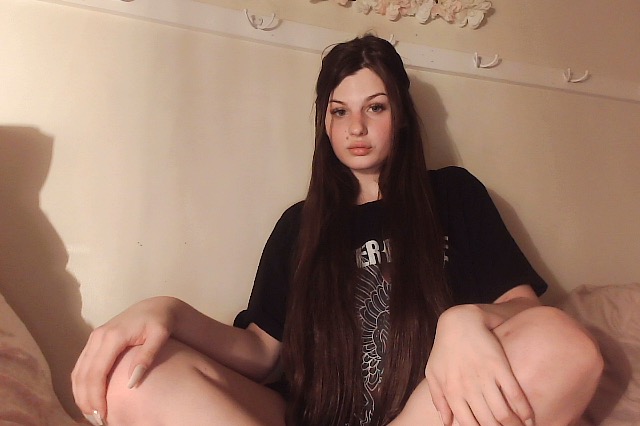 i got some sun todayyyyyyyy, what's up yall :) i cant sleep! i should post my curiouscat link or sumting