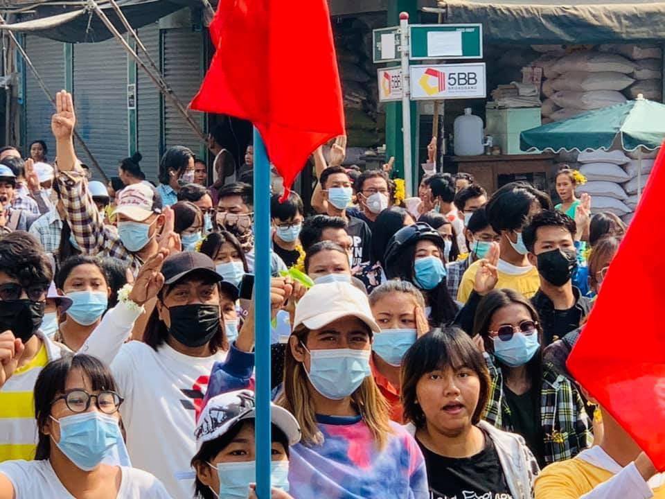KLPW94's tweet photo. Mandalay: Myataung, one of the persistent and courageous protest rallies, take to the streets as usual today to demonstrate against the dictatorship. #WhatsHappeningInMyanmar #Apr7Coup https://t.co/anuErRwxIu