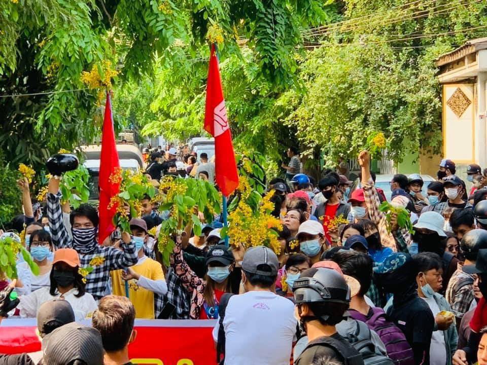 KLPW94's tweet photo. Mandalay: Myataung, one of the persistent and courageous protest rallies, take to the streets as usual today to demonstrate against the dictatorship. #WhatsHappeningInMyanmar #Apr7Coup https://t.co/anuErRwxIu