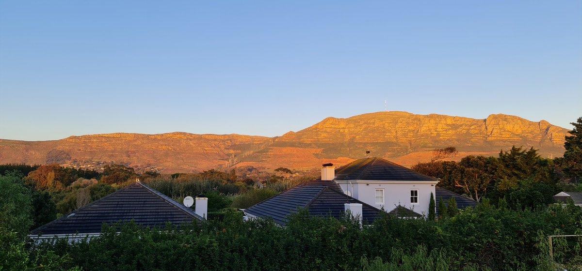 How's this for a morning view 🌄 Have a great hump day everyone