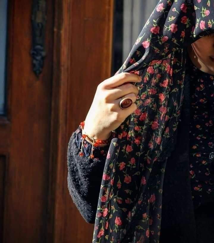 وفـي عشق الله ... كل الملامح آيلةٌ للسجود . ❤