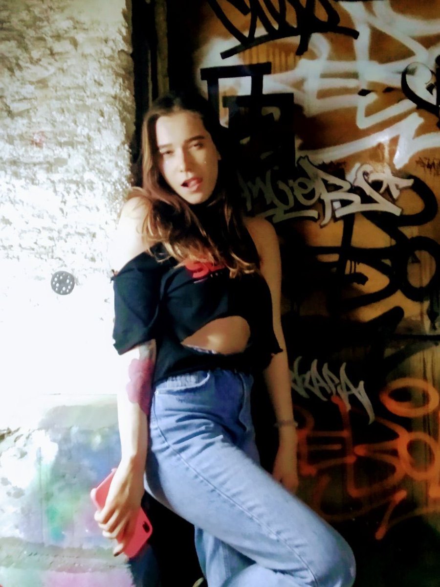 CardoAudrey's tweet photo. Let’s rave 💥🪐👽 https://t.co/k1nIgrU4ij