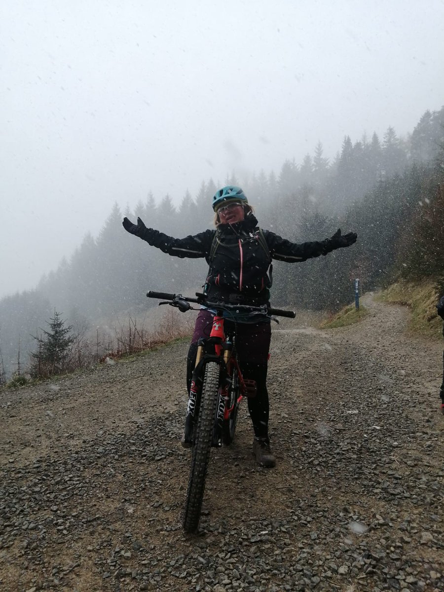 LauraNisbet's tweet image. I know the saying is April showers but snow showers 🥶 First GT of the year cut short due to poor visibility 👀 #mtb #nukeproof #thinkineedabrighterjacket @BreezersKelso #LetterChallenge S is for Snow 😜