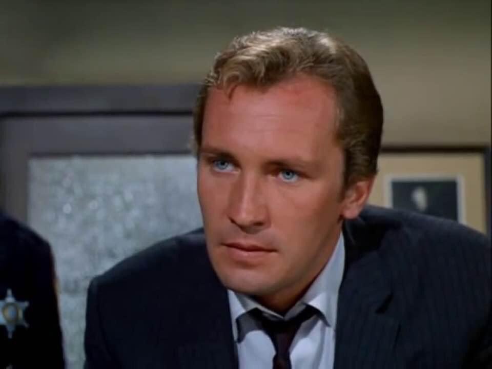 Happy 83rd birthday to actor Roy Thinnes, architect David Vincent on The Invaders. 