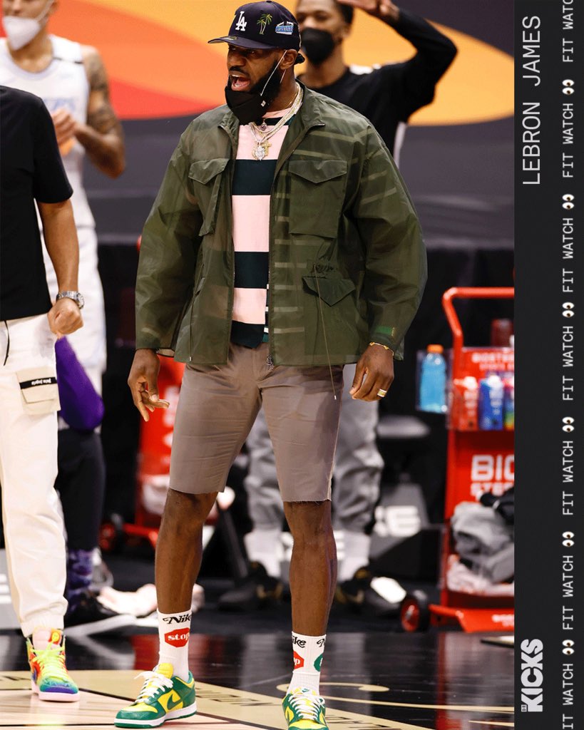 skestore's tweet photo. KingJames back on the sidelines getting fits off 💧 https://t.co/rPzO3Co4UJ