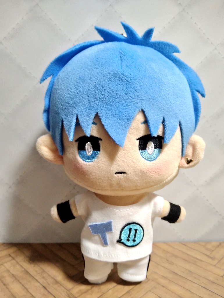 Biani 黒子っちは白いジャージ ジャージ瀬とジャージっち ジャージだとリストバンドしてても普通に見えますね それにしても黒子っちきゃわわ チークあるだけで全然違うテツヤのきゃわいさは無限大ですね おきがえぬいぐるみ 黒子のバスケ