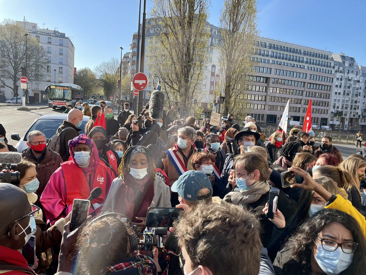 Avec les femmes de chambre de l’hôtel #IbisBatignolles pour soutenir leur juste combat en faveur des droits sociaux et de la dignité ! Contre l’exploitation, les discriminations et le sexisme dont elles sont victimes ! #AccorStopLaSoustraitance