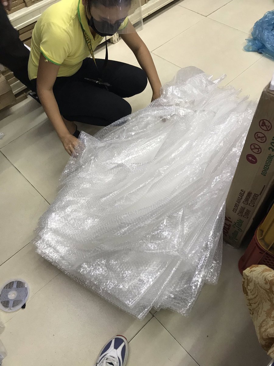 PHBluemingShop's tweet photo. [#BluemingShopUpdates]

nasa labas pa po ako bumili ng bubble wrap huhu mahal ng bubble wrap ngayon :< mamaya na po ako mag papack at mag sosort ng albums mag pay na po ng lsf ☺️ God bless. https://t.co/PoD5Z3KxYZ