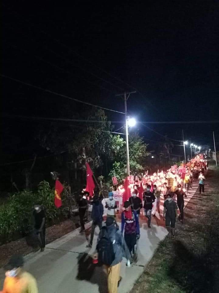 Dawn strike - Nyuangzin Village, Thayitchaung Tsp, Tanintharyi Region. 

IMPLEMENT R2P

#Apr7Coup
#WhatsHappeningInMyanmar