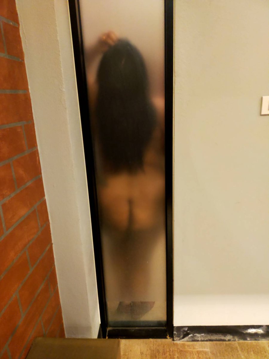 Lovejig1's tweet photo. ร้อนจังอยากสระผม.... 🤭🤭🤭 https://t.co/qb317W0aBH