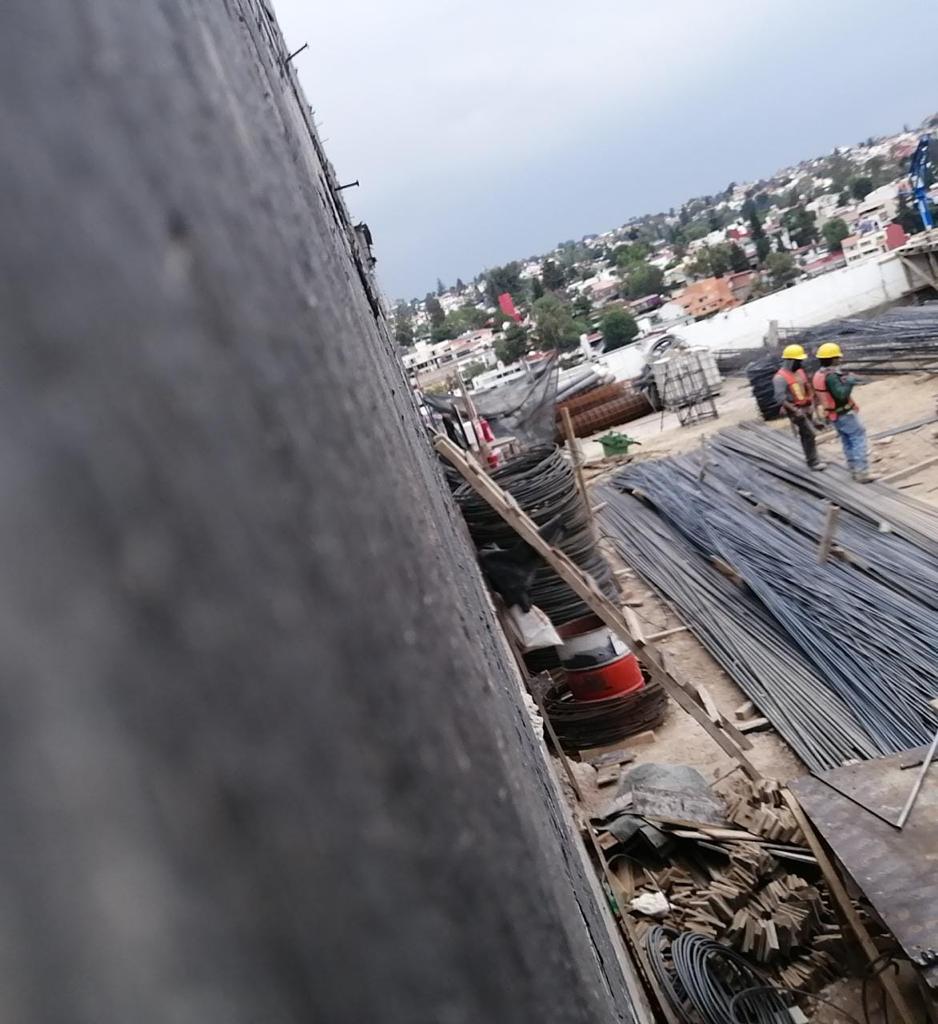 seabreeze74's tweet photo. @ACHEcolonos@sedema @Semarnat @HuixquiGob @EnriqueVargasdV A pesar de los sellos, siguen trabajando en obra que invade barrancas y ANPs en Tecamachalco. https://t.co/zuIw2FpwxL