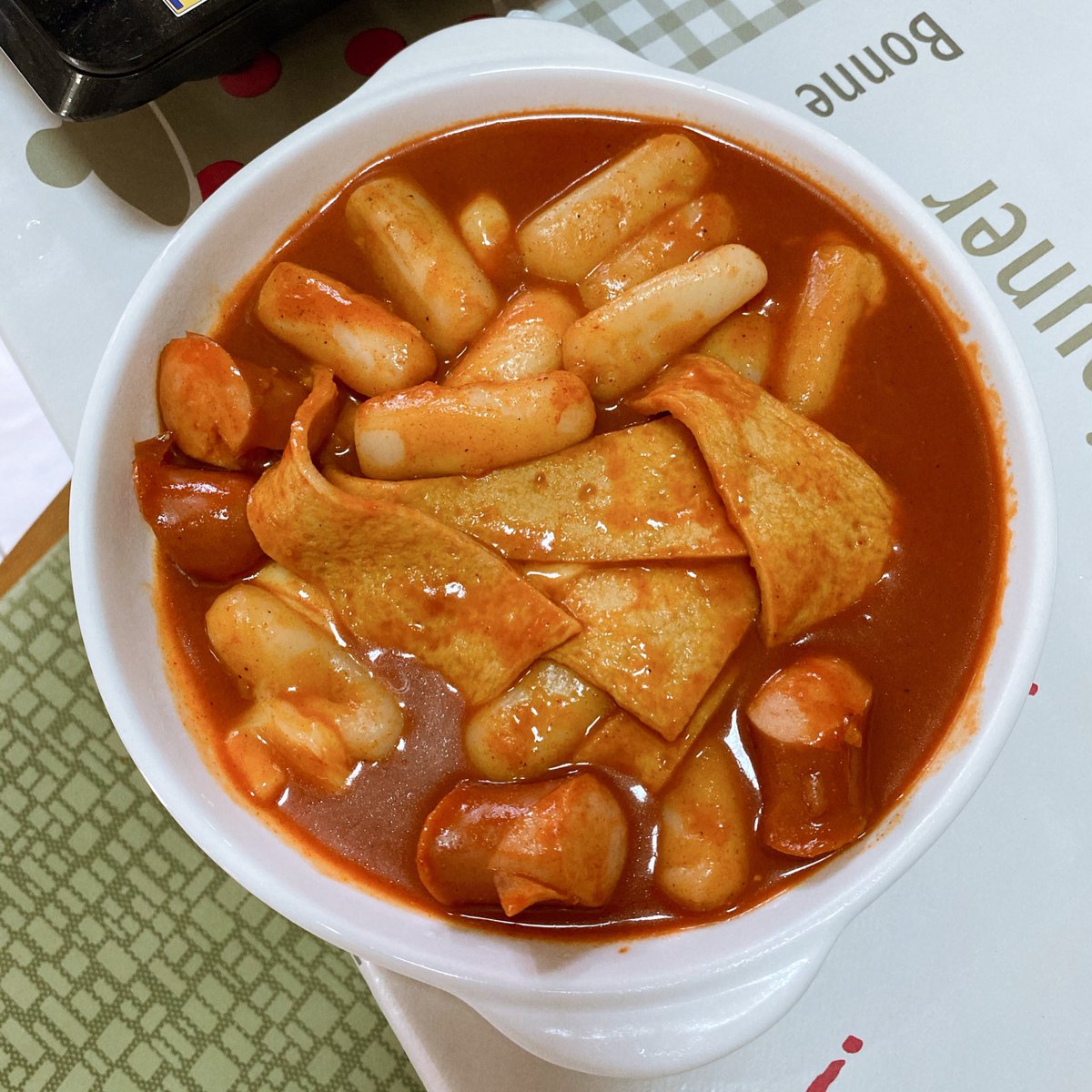 Hamkdy_'s tweet photo. ต็อกร้านโปรดร้านเดิม แต่วันนี้ลอง ‘ต็อกชีส’ 𓂋🧀🥣˚🧈⟢ สรุปว่าชอบกว่าต็อกธรรมดาอีก ต็อกใส่ใส้ชีส แล้วนุ่มมากกกกกกกก ไม่ต้องเคี้ยวจนปวดกราม! รสชาติเจ้มจ้ม อร่อยเหมือนเดิม (แนะนำให้ใส่มอสซาเรลล่าชีสเพิ่ม ชั้นยอมตายให้สิ่งนี้) https://t.co/D3mXFa8Cp3
